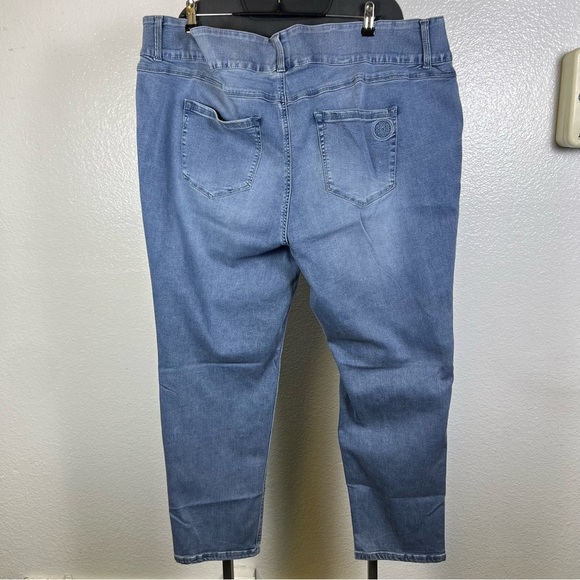 Laurie Felt | Light Blue Ankle Jeans - Picture 6 of 10